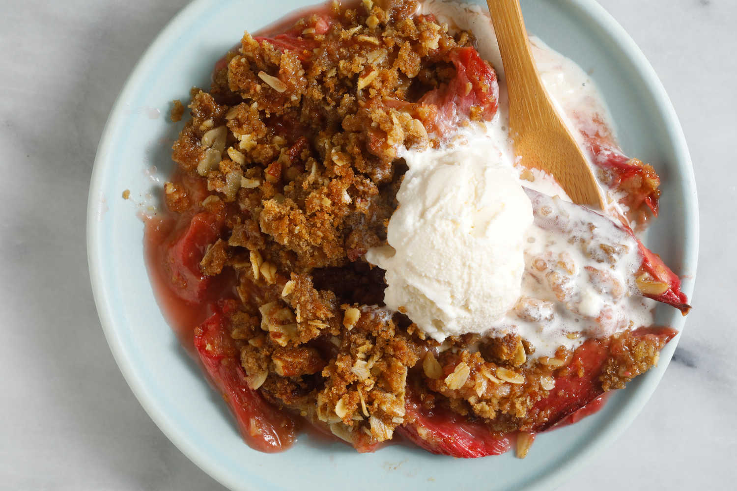 The Perfect Rhubarb Crisp: Easy Spring Dessert Guide